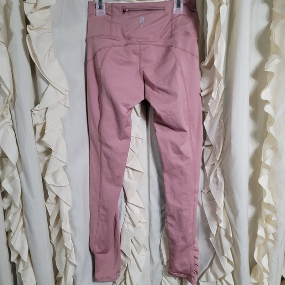 Free People Movement Out of Your League Leggings in Dark Pink XS Ruched Hem - Picture 8 of 10